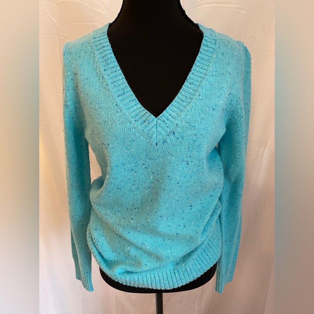 Old Navy Women's V-Neck Sweater in Light Blue - Picture 2 of 7